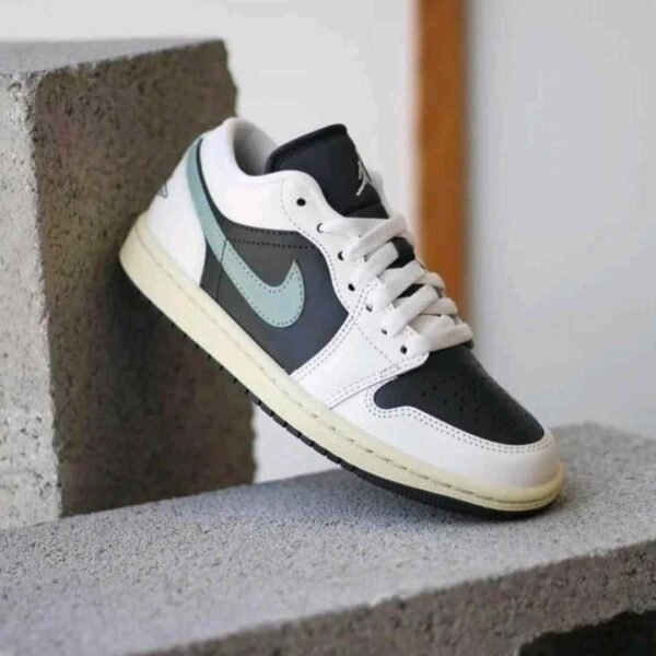 Nikee Air Jordan Retro 1 Low Jade Smoke