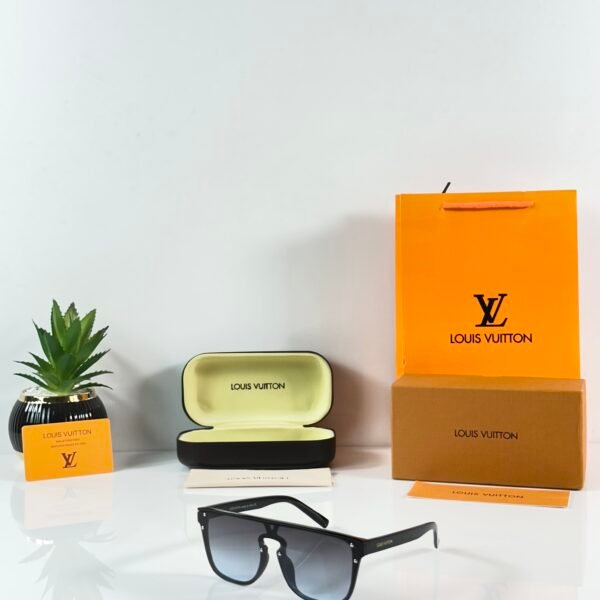 LV 1822 Black Blue Shaded