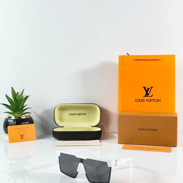 Loui Vuitton 1012 White Black