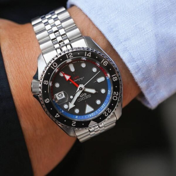 Seiko 5 Sports Japan Machine silver Black Red & blue