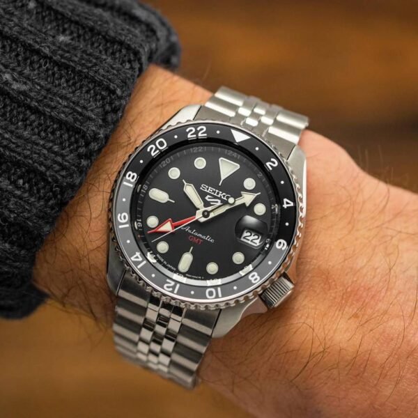 Seiko 5 Sports Japan Machine silver Black