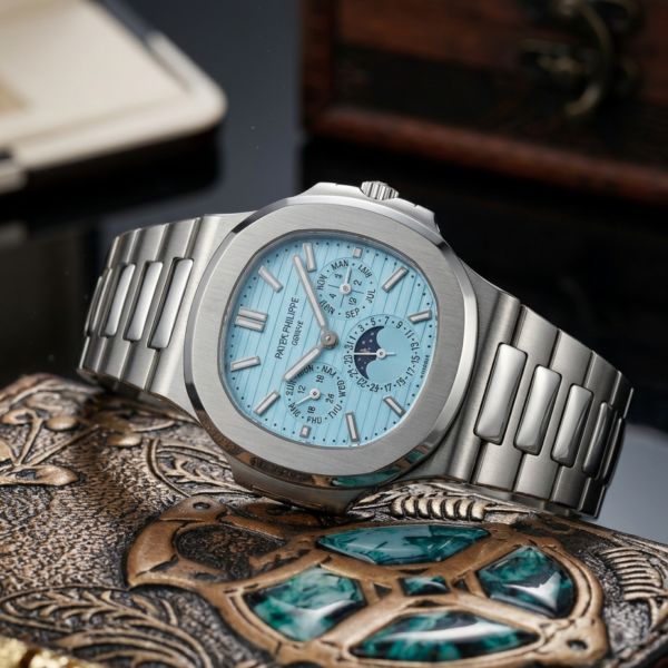Pate_ek philippe Nautilus Chronograph silver sky blue