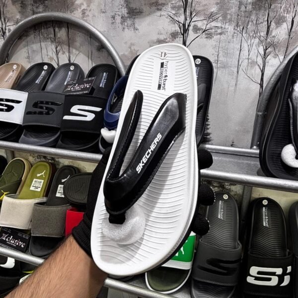SKECHERS HYPEBURST ULTRA COMFORT.
