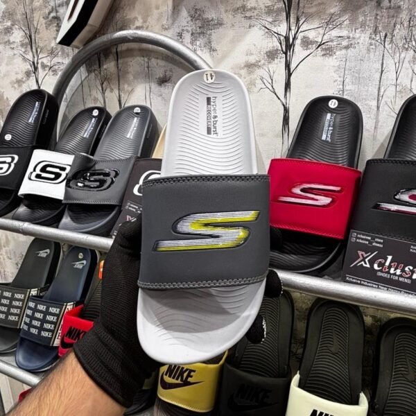 SKECHERS HYPEBURST ULTRA COMFORT.