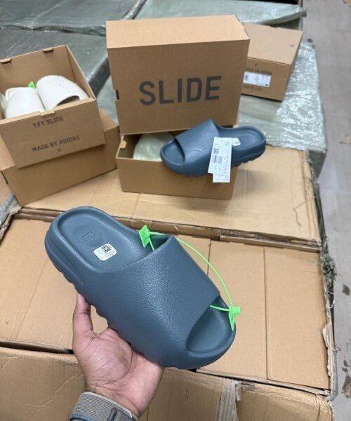 ADIDAS YEEZY SLIDE