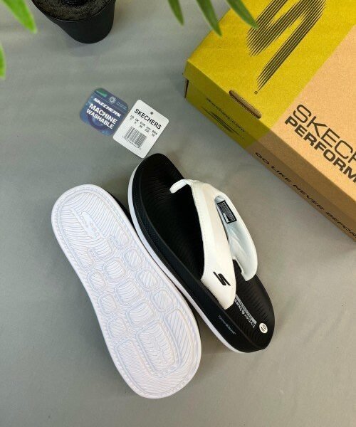 Skechers V-Shape Hyper Slides