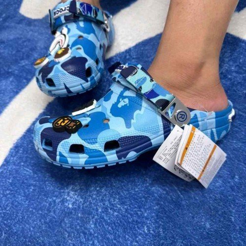 CROCCS CLASSIC CLOG X BAPE BLUE - Image 2