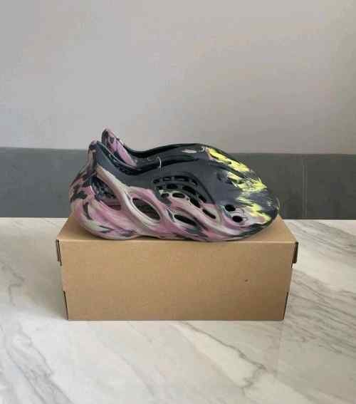 Adidass Yeezy Foamrunner MX Carbon