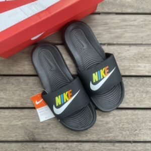 Nik_e Victori One Be True Black Slide