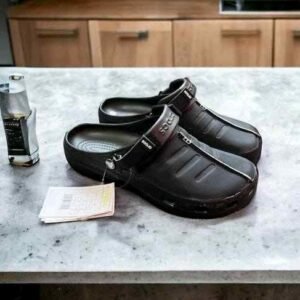 CROCSS YUKON CLOG BLACK