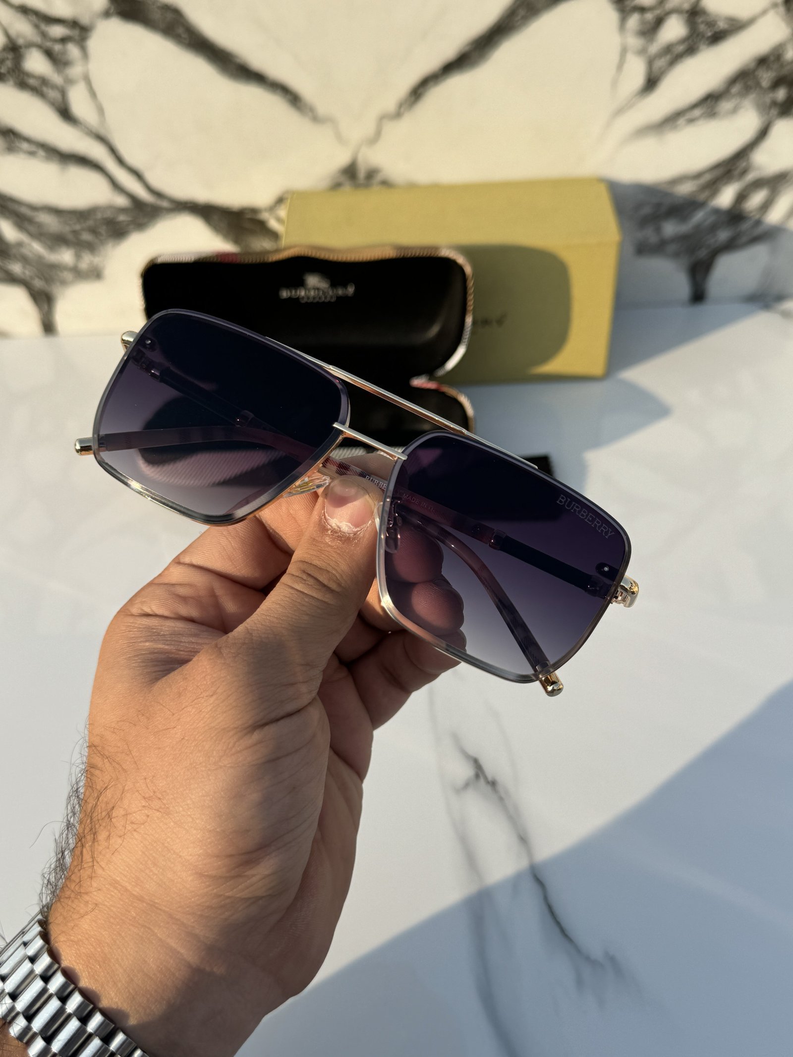 Branded Sunglasses 23066_gold_blackshaded (With Original Kit) - Image 3