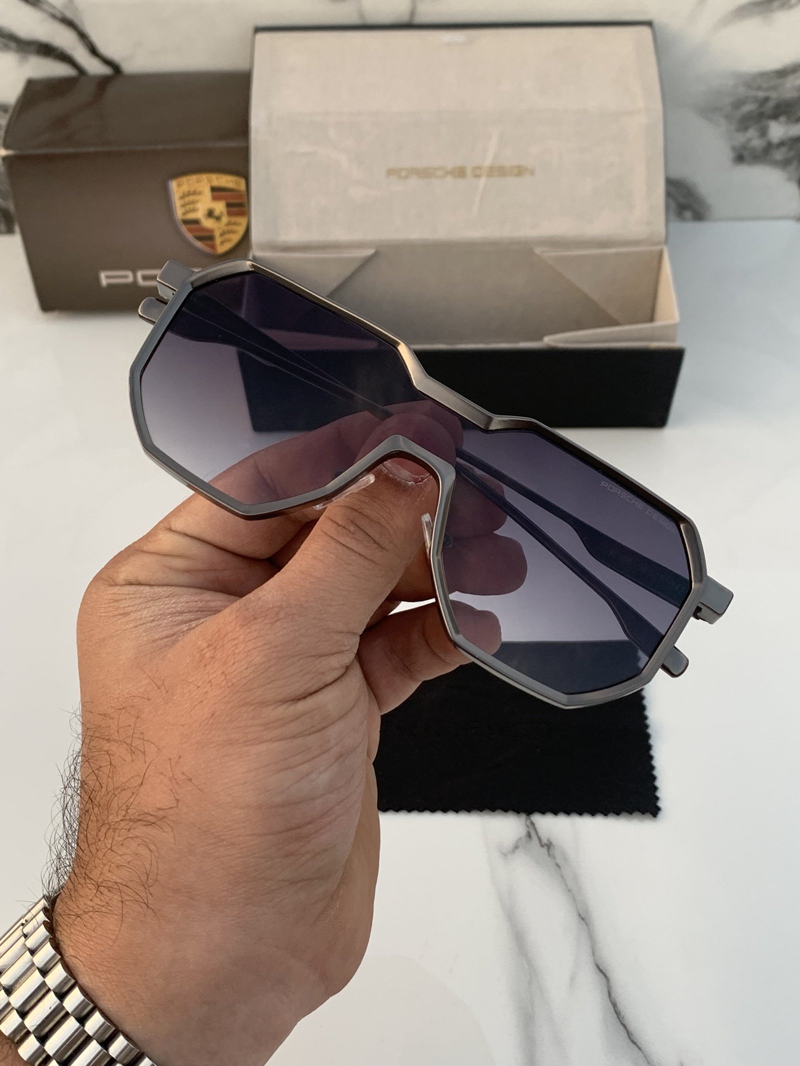 Branded Sunglasses design 98145 black shaded (With Original Kit) - Image 4