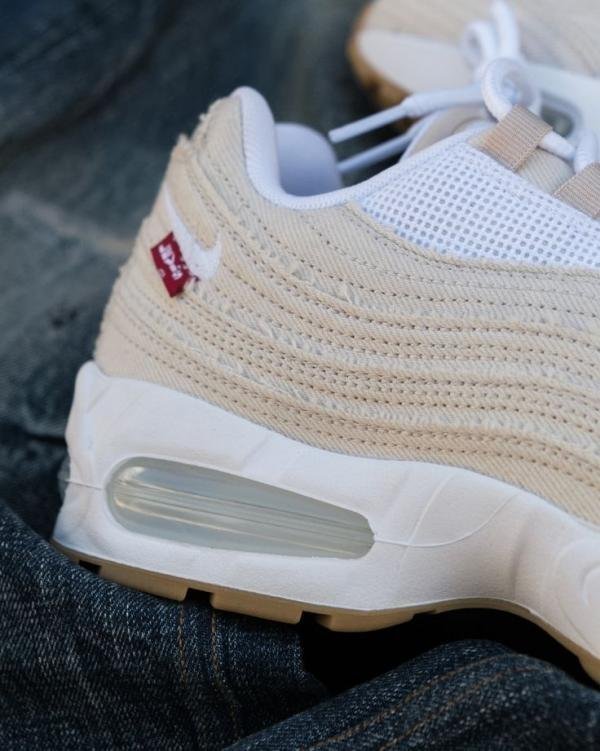 Levis x Air Max 95 OG Light Orewood Brown TOP BATCH UA - Image 3