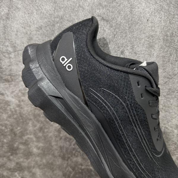 ALO Yoga RUNNER - TRIPLE BLACK TOP BATCH UA - Image 3