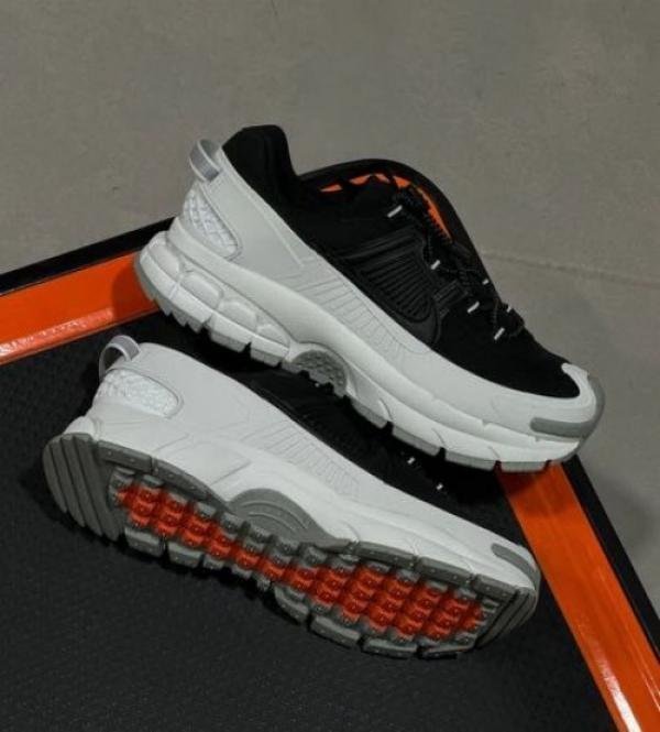Nike Zoom Vomero Roam TOP BATCH UA - Image 2