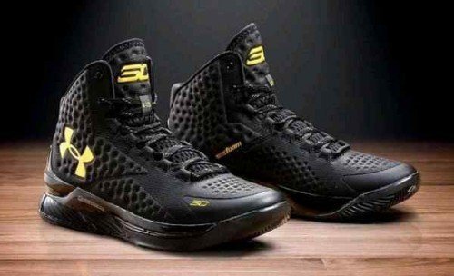 UNDERR ARMOUR UA CURRY 1 GOLD BANNER BLACKOUT TOP BATCH UA - Image 2