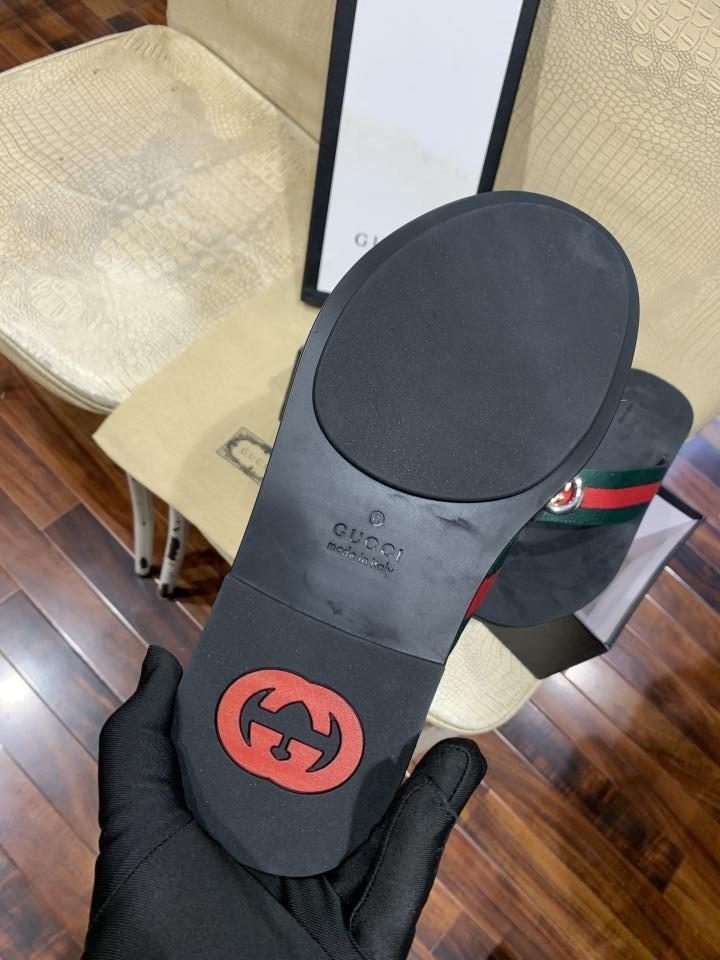 GUCCI THONG WITH WEB PREMIUM SLIDE TOP BATCH UA - Image 2
