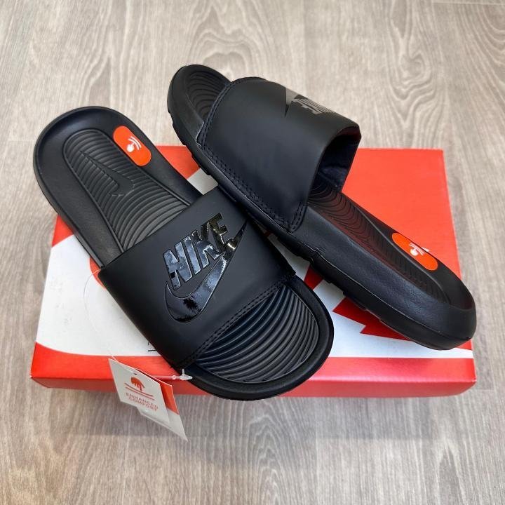 Nike Victori One All Black Flip-Flop
