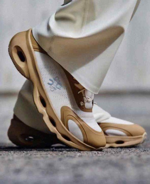 ON RUNNING CLOUD SOLO BEIGE BROWN TOP BATCH UA - Image 4