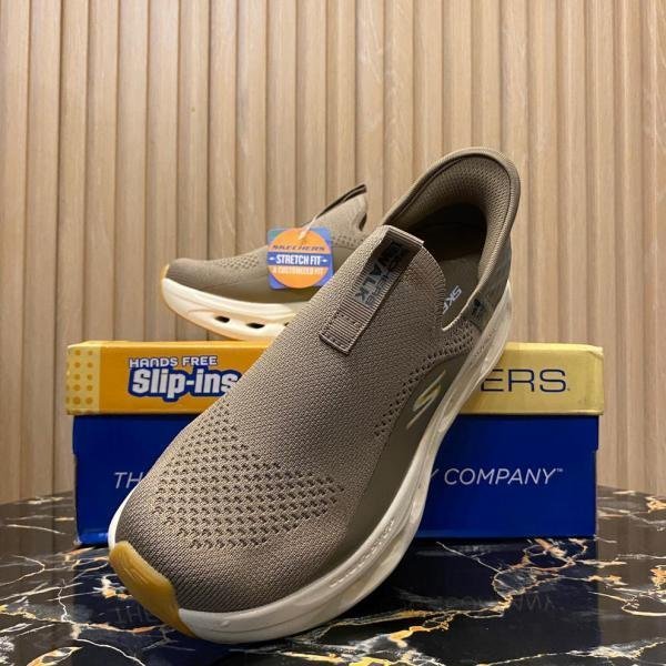 Skecheerrs Max Cushion Taupe - Image 5