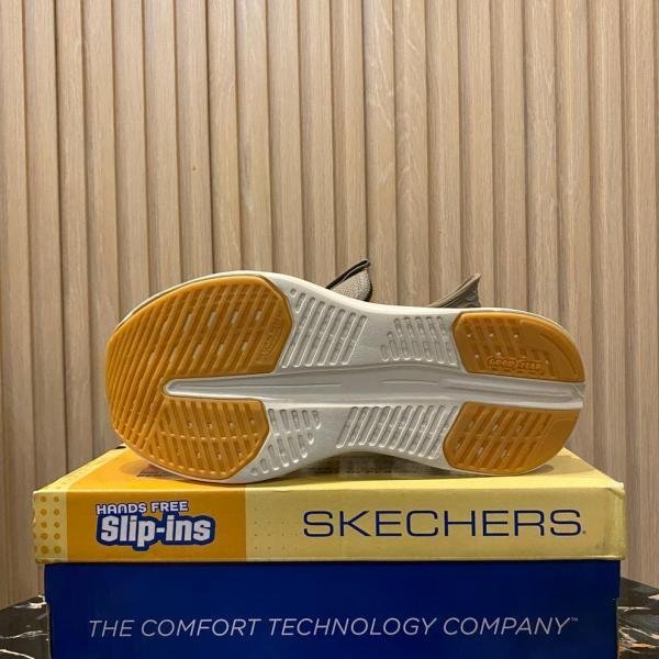 Skecheerrs Max Cushion Taupe - Image 2