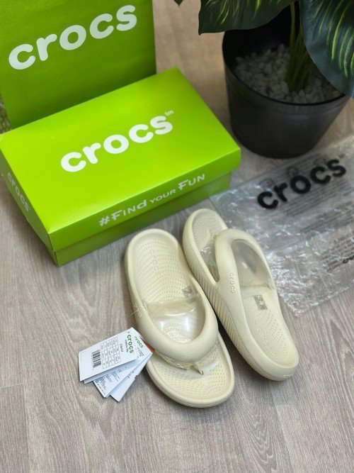 Crocs mellow recovery premium flip bone - Image 2